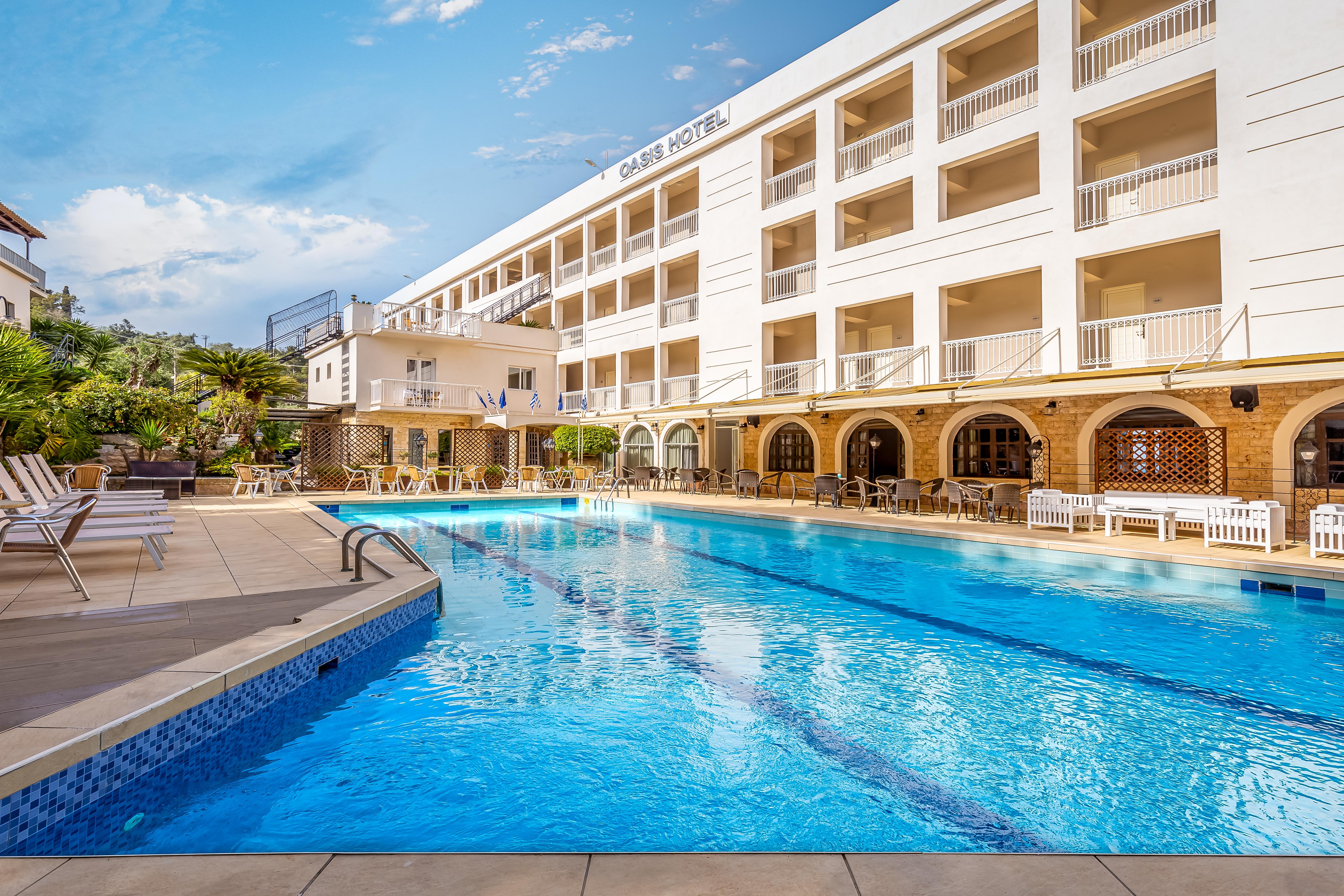 Oasis Hotel Perama  Buitenkant foto